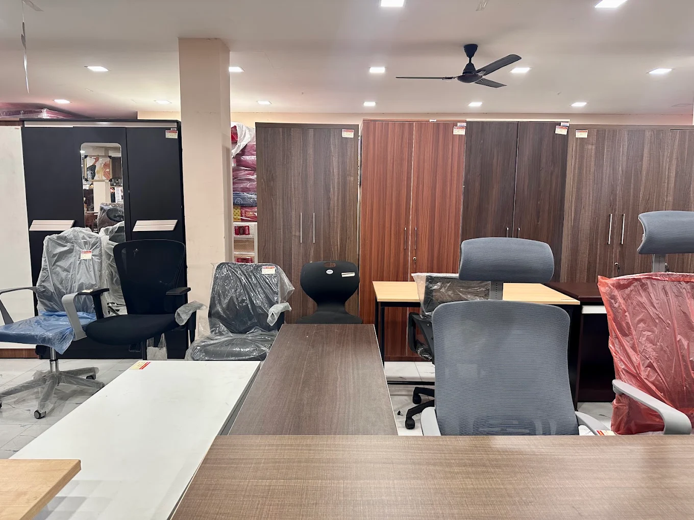 Executive Desk & Ergonomic Mesh Chair Suite